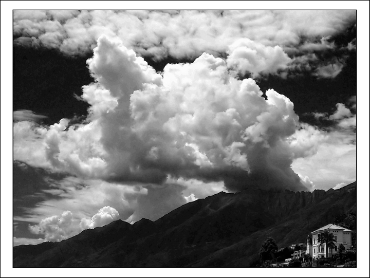 la casa e i nuvoloni