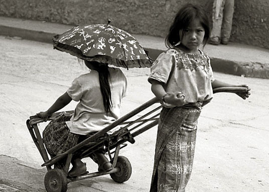 Bambine guatemalteche