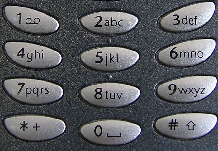 numeri in abito grigio