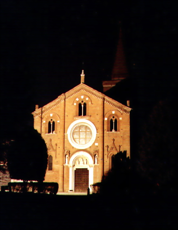 un' abbazia di notte