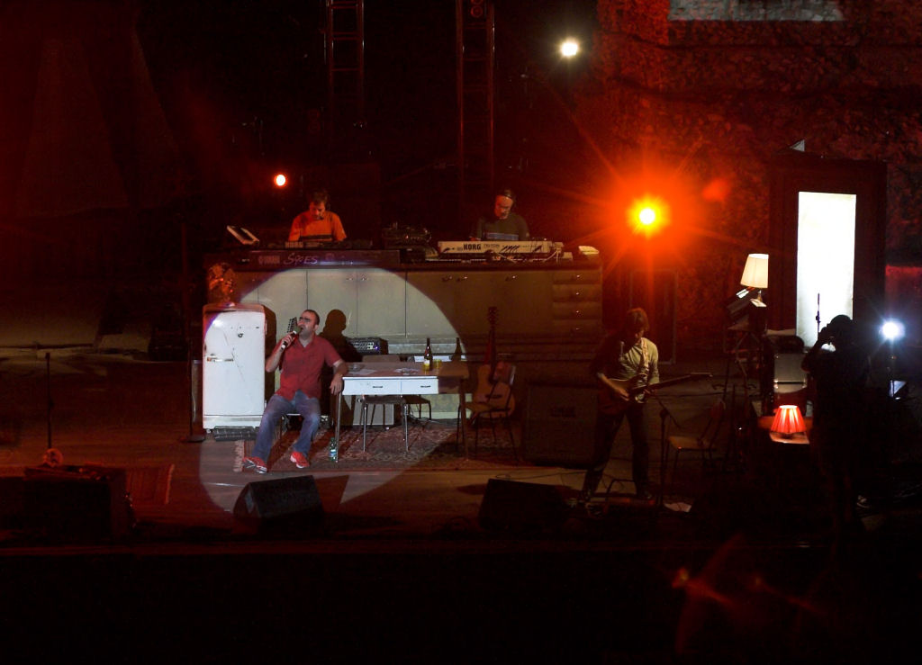 Spettacolo Bisio Elio e le storie tese al teatro romano di Benevento