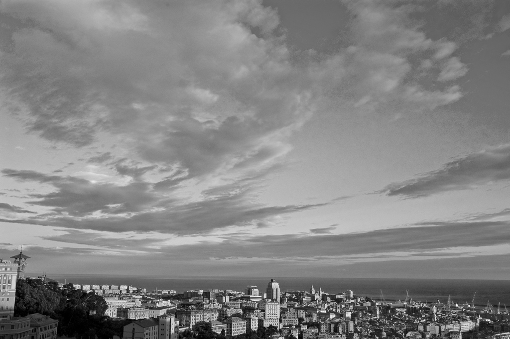Cielo sopra Genova in b/n