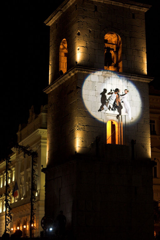 Ballerini sul campanili