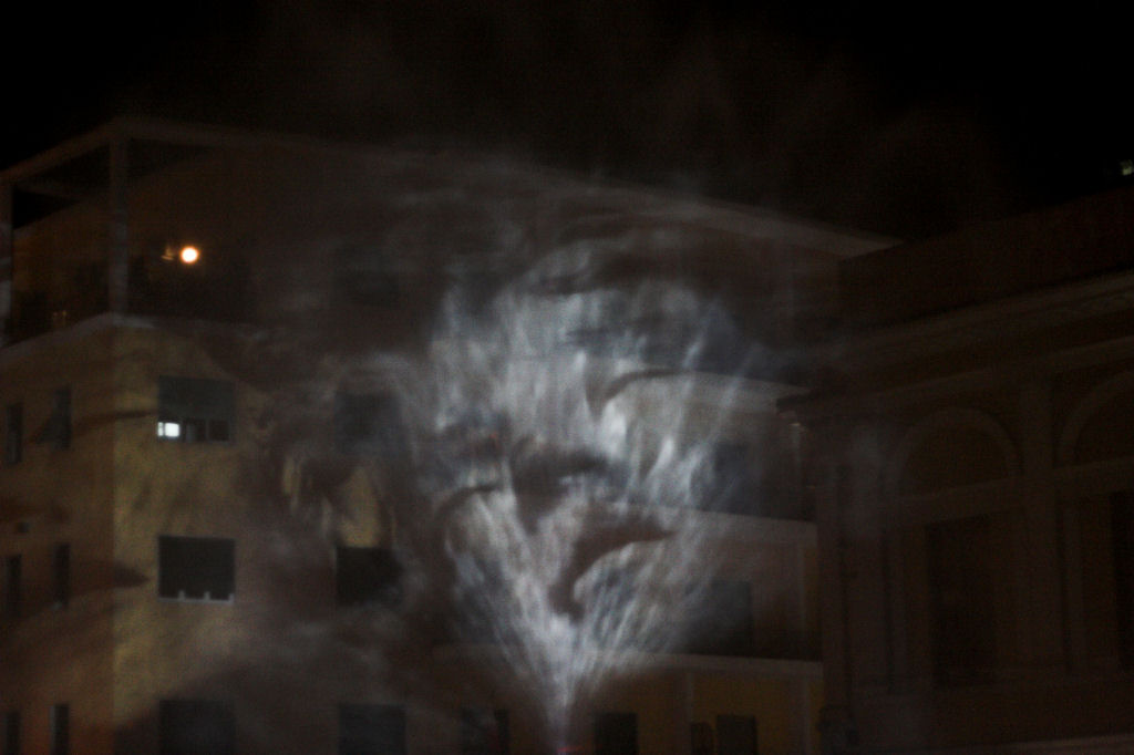 proiezione su telo d'acqua