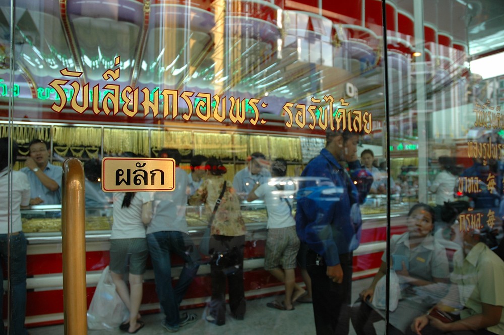 thailandia travel '06 china town  (GOLD SHOP)