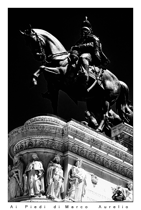 Ai piedi di Marco Aurelio