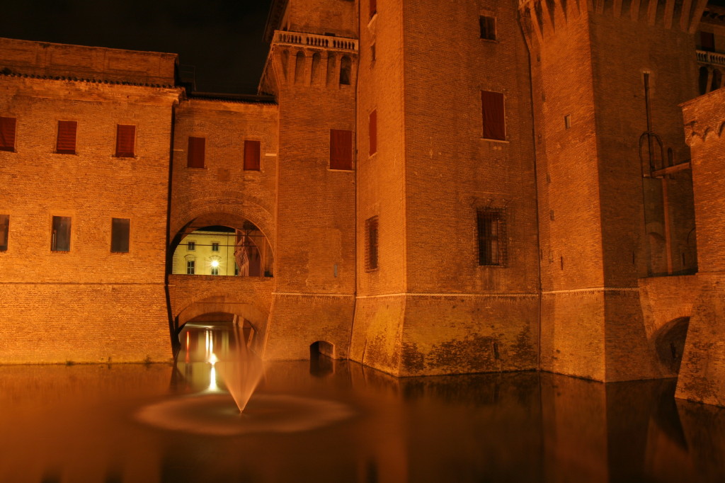 Ferrara, fontana nel castello Estense