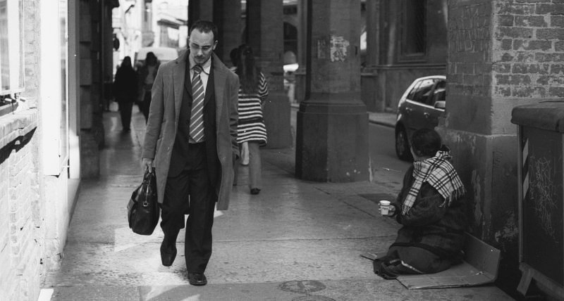 indifferenza forzata