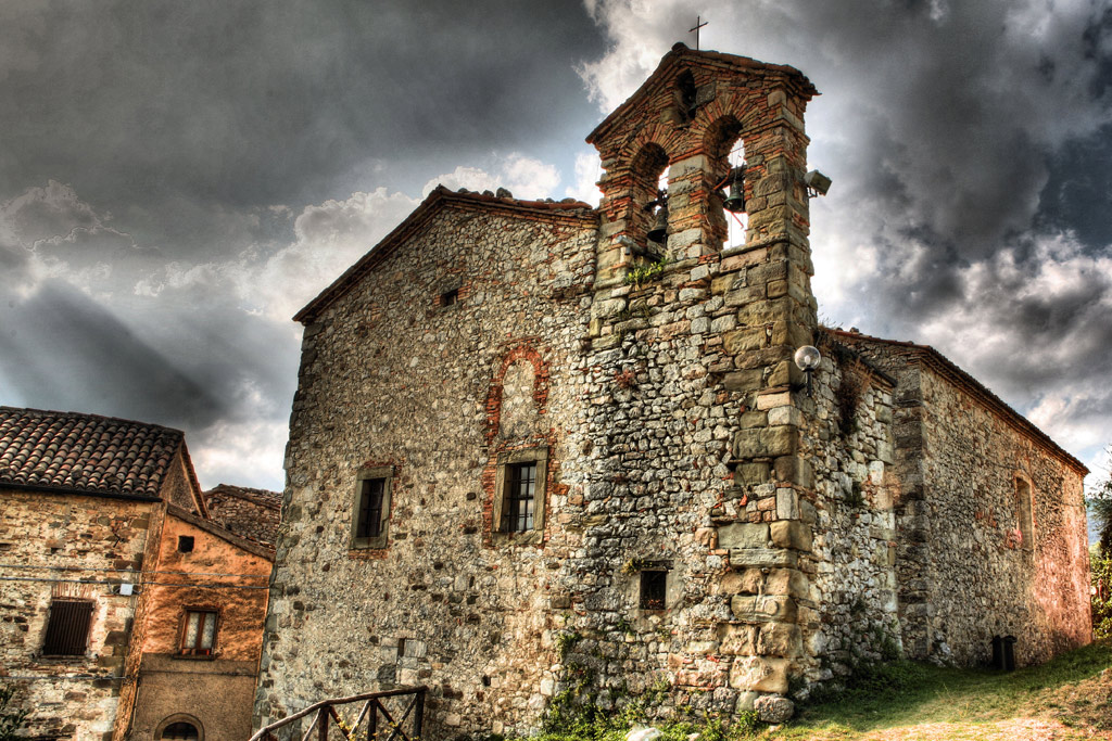 Appennino Romagnolo. Chiesa di Petrella Guidi-hdr