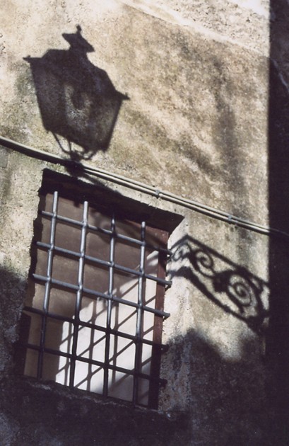 La grata e il lampione