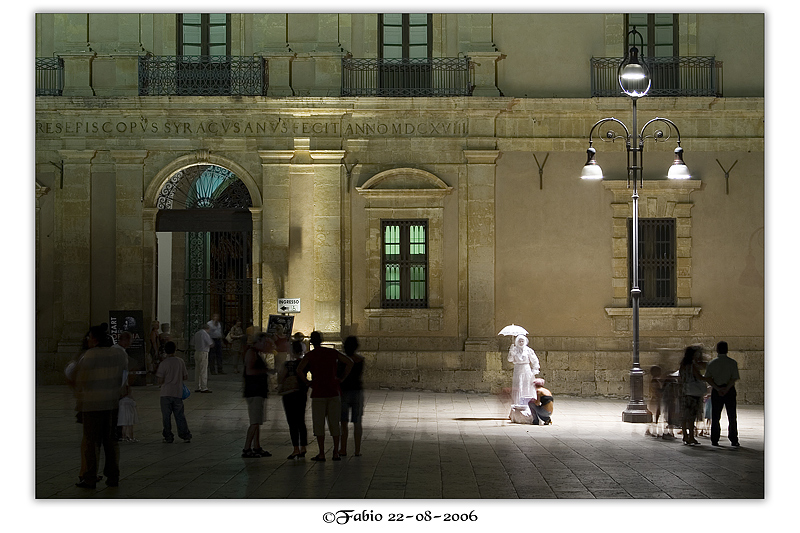 Arte dentro e artisti fuori