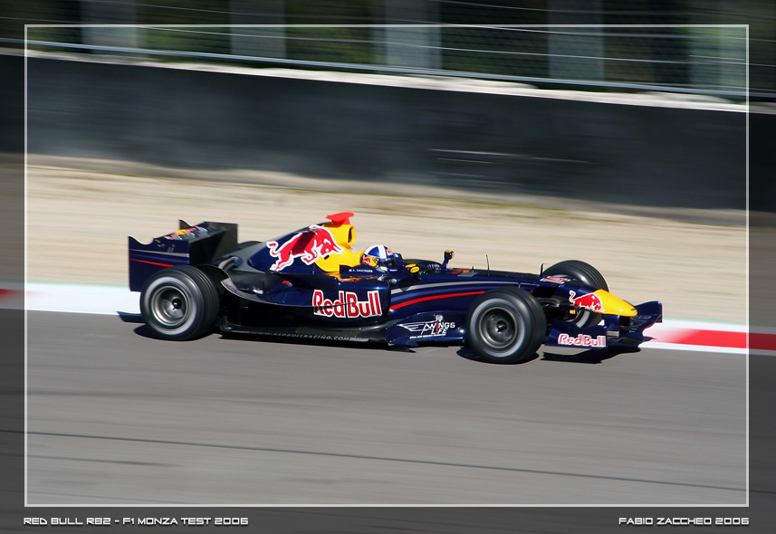 F1 Test Monza 2006 : Red Bull RB2 (Panning II)