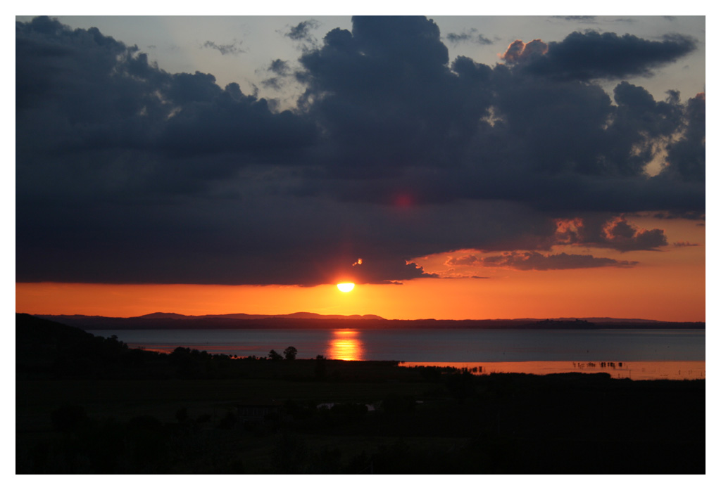 tramonto sul lago