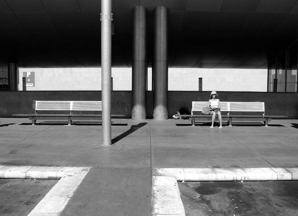 Alla Fermata del Bus!! Arriveranno??