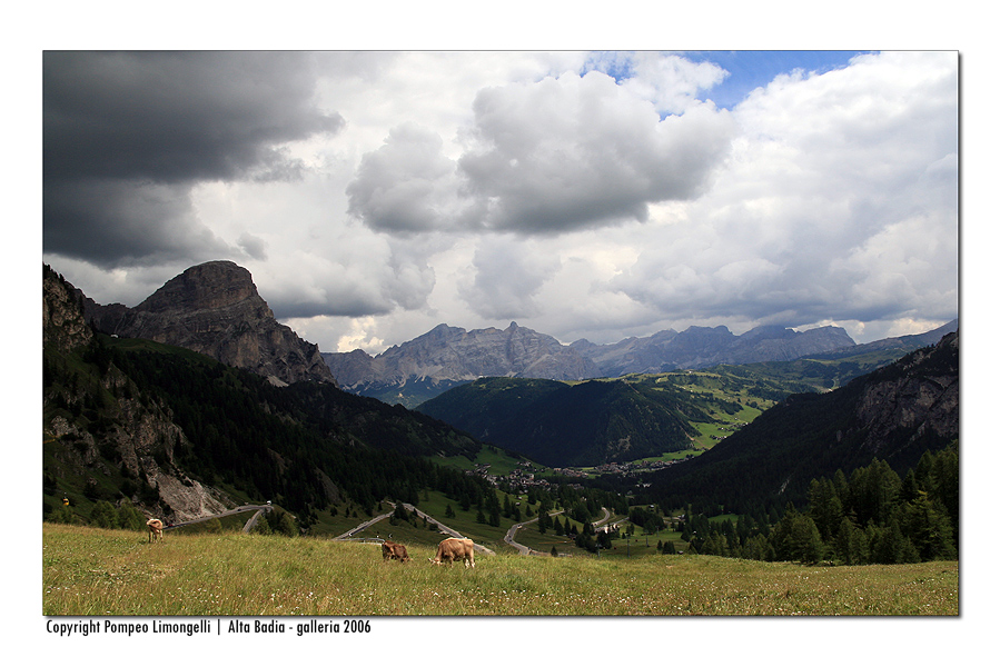 Colfosco e Corvara (in fondo valle)