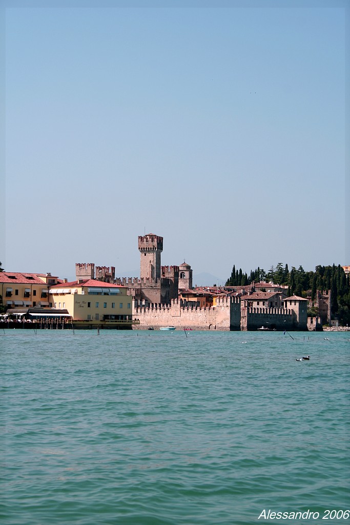 Sirmione vista dal lago
