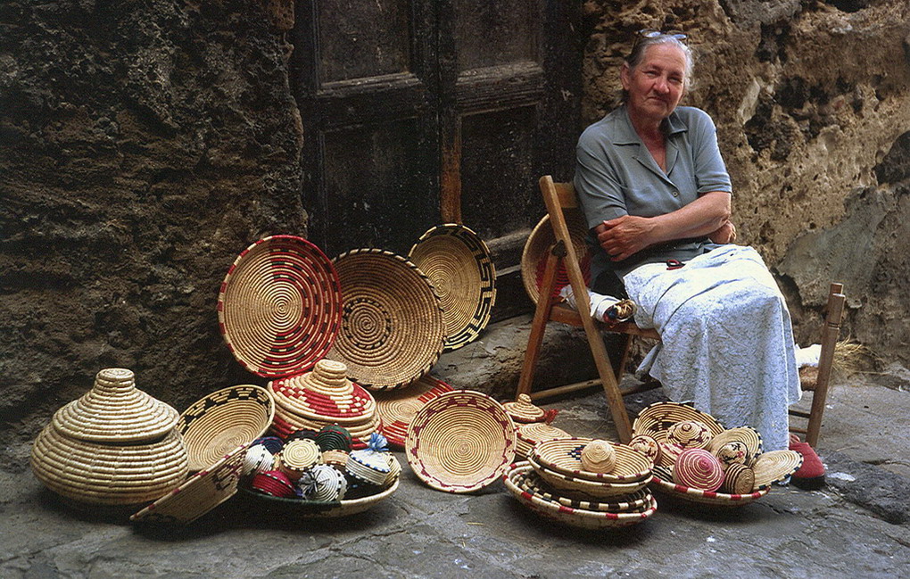 Castel Sardo, cestinaia.