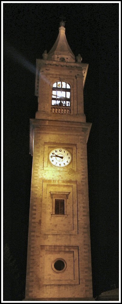 Campanile in notturna