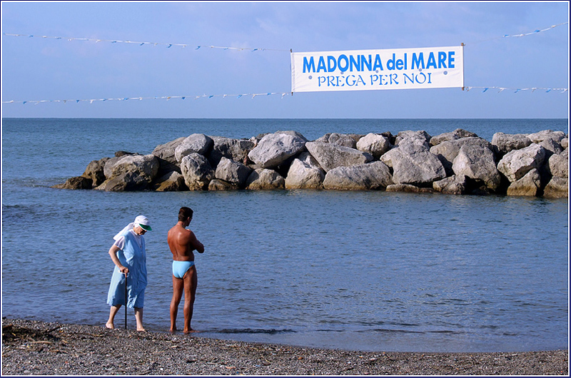 Suora al mare