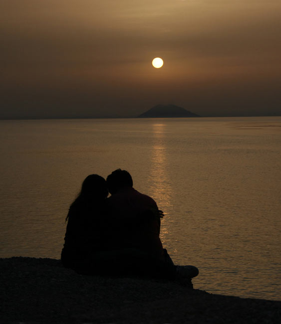 tropea - tramonto su stromboli