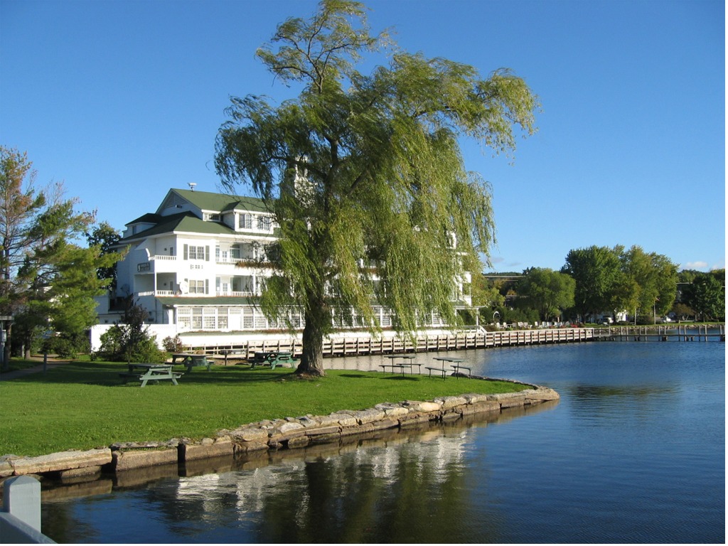 Fall Inn - Meredith - Massachusetts