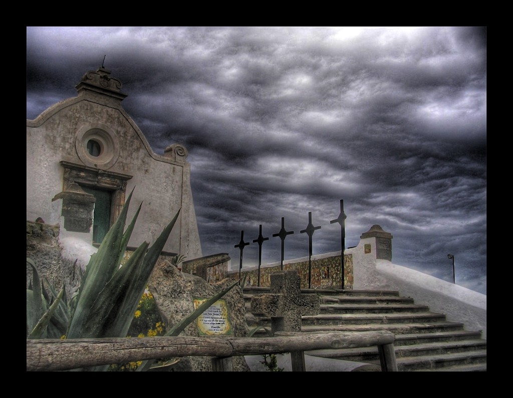 soccorso con il cielo in tempesta hdr