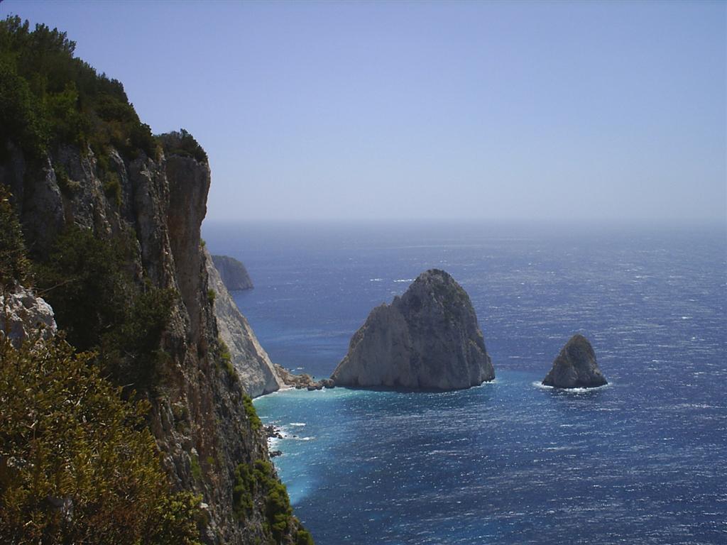 Faraglioni di Capri ? No faraglioni della Grecia.