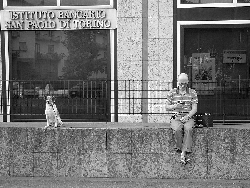 A debita distanza, per favore.....