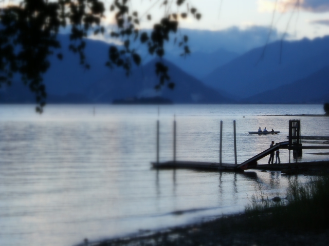 lago e persone