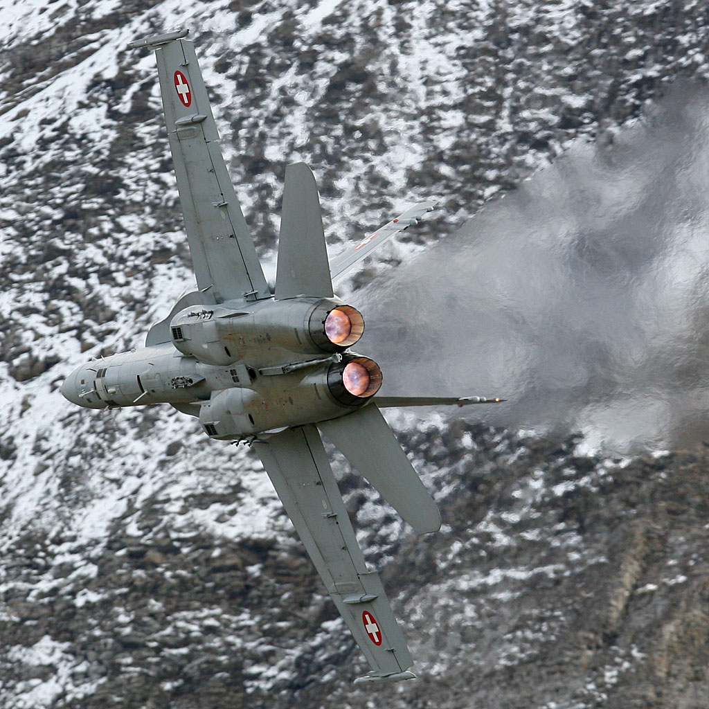 FA-18C sopra le Alpi