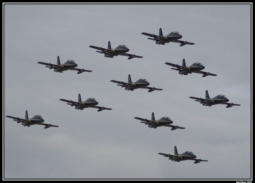 Frecce Tricolori in volo