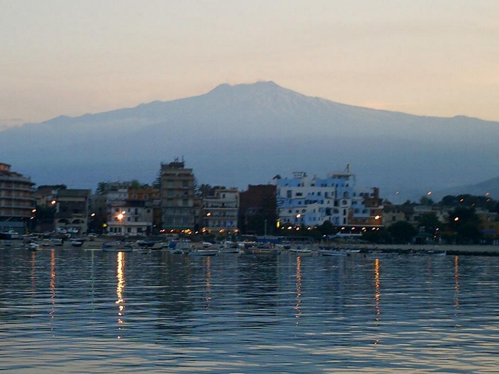 L'Etna vista dal mare (2)