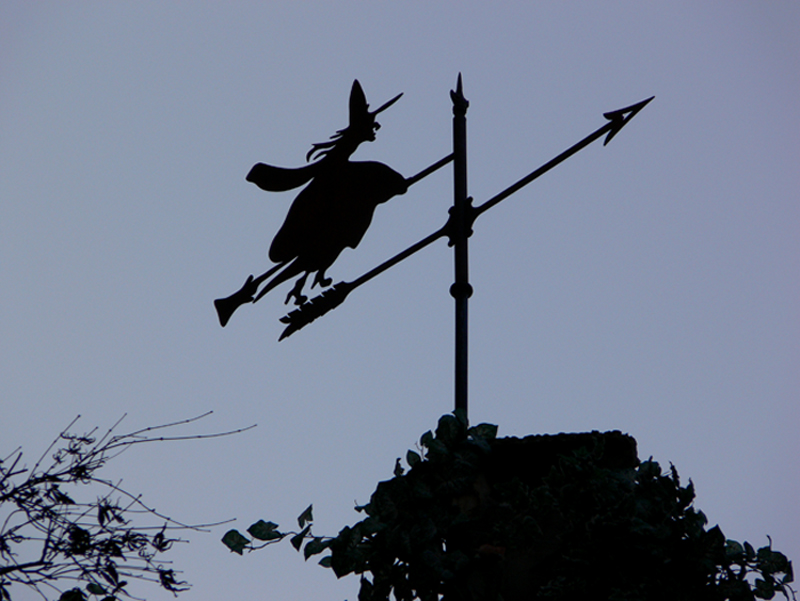 Attenzione passaggio streghe