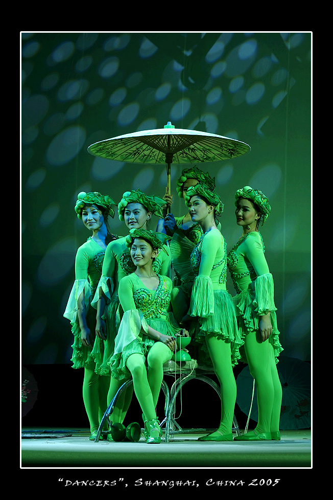 "dancers", Shanghai, Cina 2005