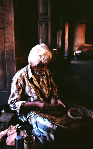 fabbrica di sigarette - india