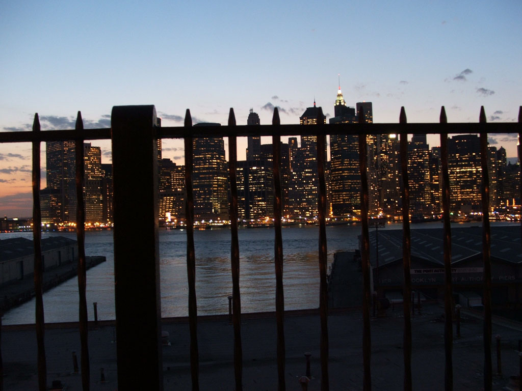 skyline dietro le sbarre