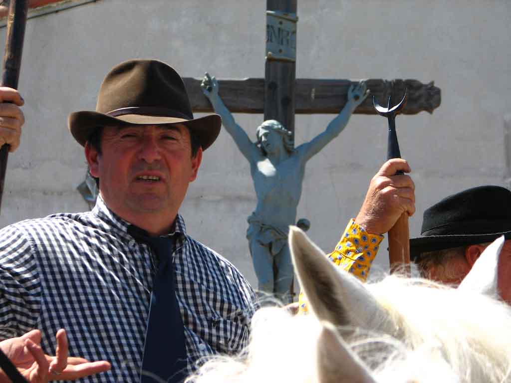 Gardian in processione Camargue