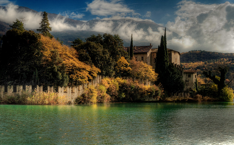 Lago di Toblino .. autunno dopo la pioggia...