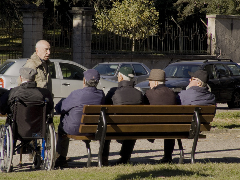 publicit� e progresso--assessorato al tempo libero---- prenota la panchina