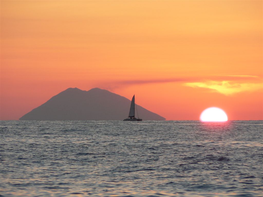 Tramonto su Stromboli