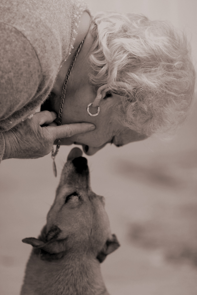 Betty bacia la nonna