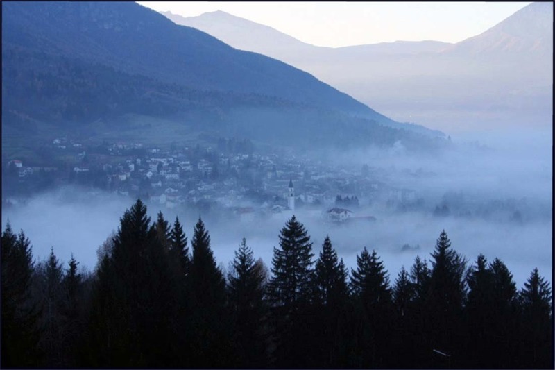 Il paese nella nebbia