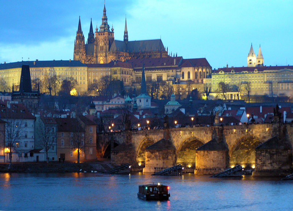 la latva carlomost e la fortezza