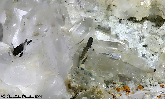 Brookite uscente da Quarzo