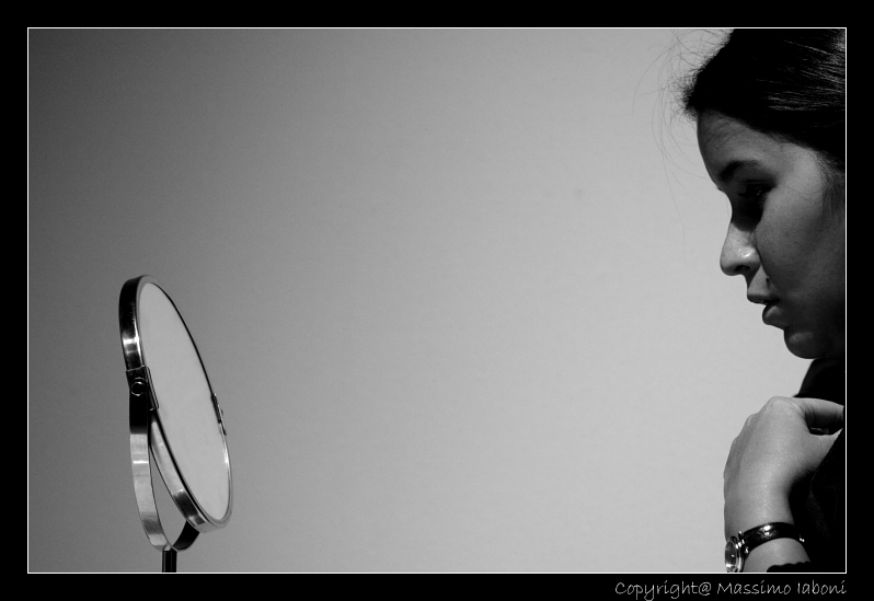 ...DI FRONTE LO SPECCHIO