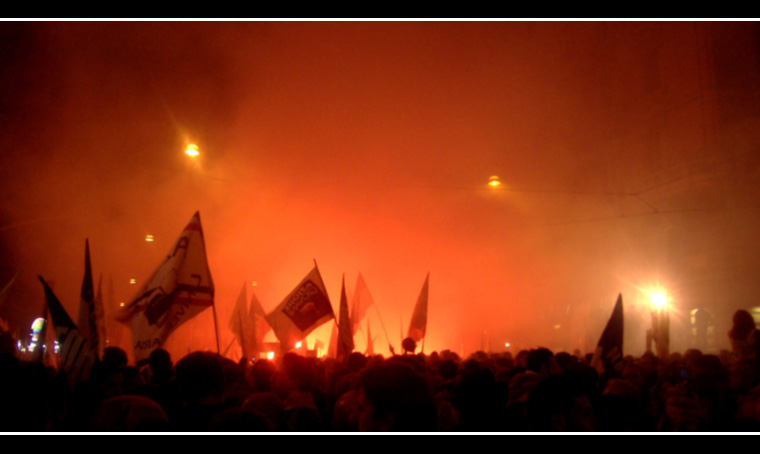 manifestazione in rosso