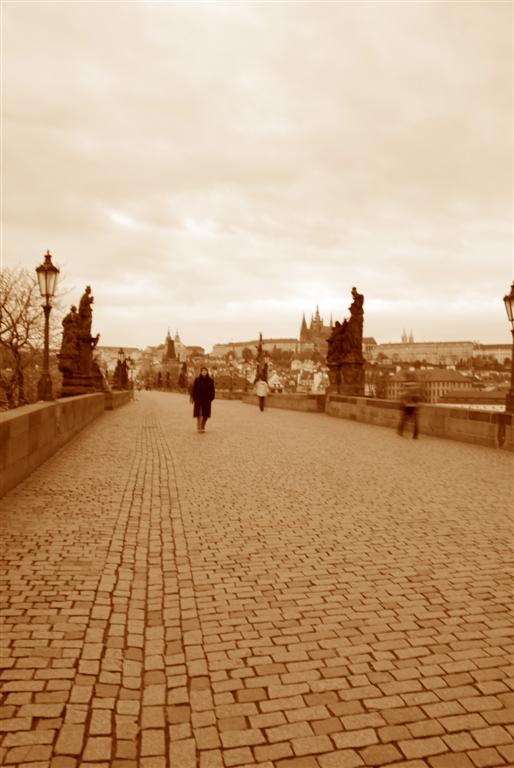 il tempo passa anche su Ponte Carlo