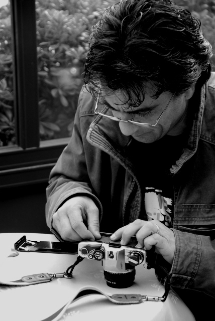 Fotografo al cambio rullo