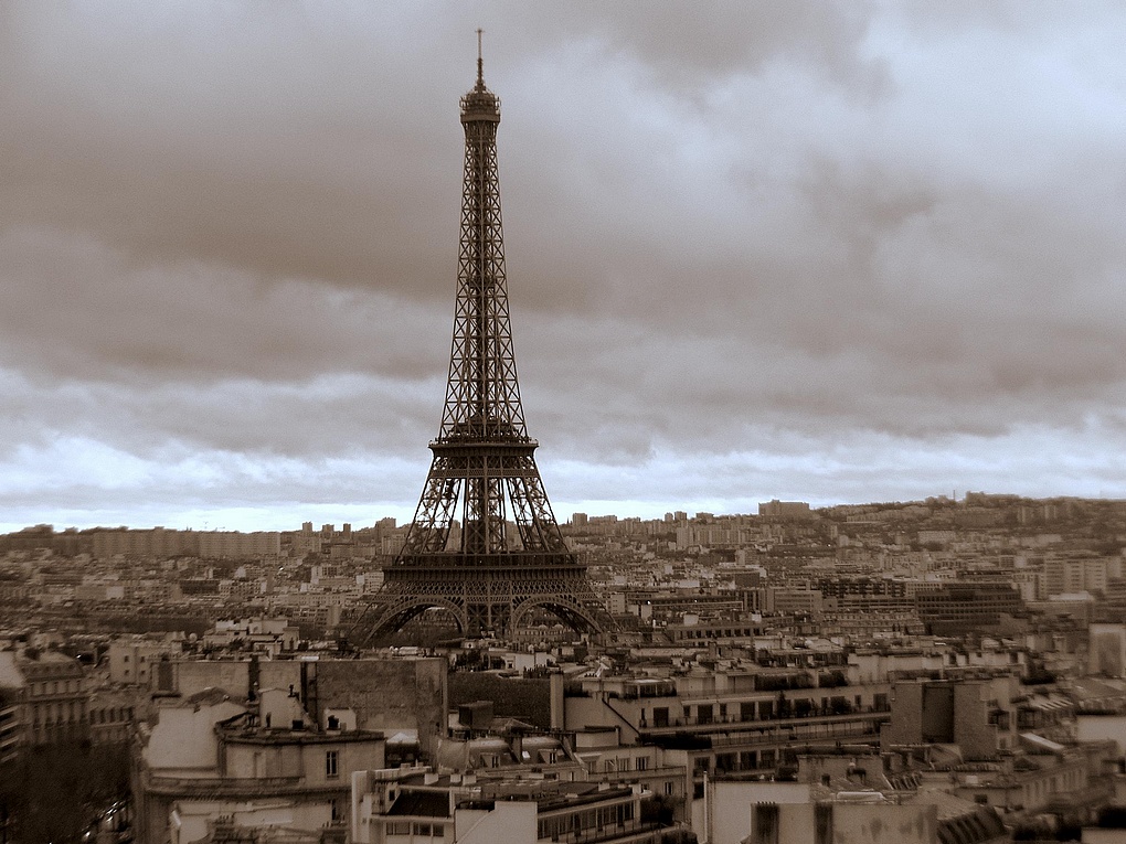 Parigi - Panoramica della torre Eiffel.