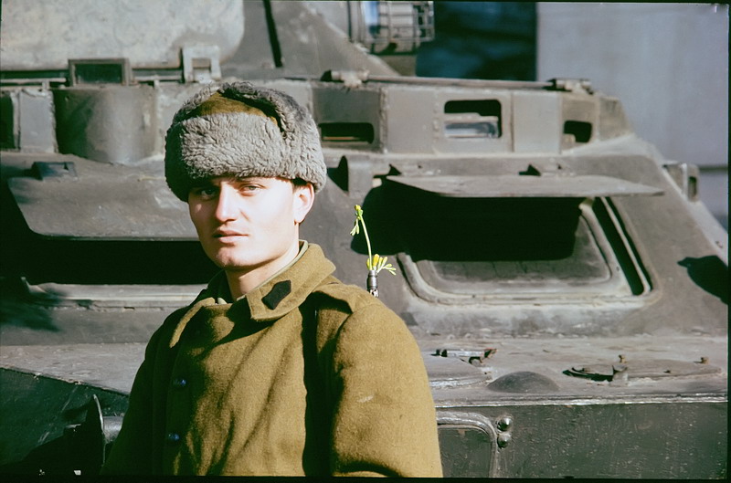 Romania 1990 - ...Bucarest mettete dei fiori nei vostri cannoni...